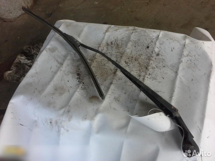 Поводок стеклоочистителя передний правый Hyundai G