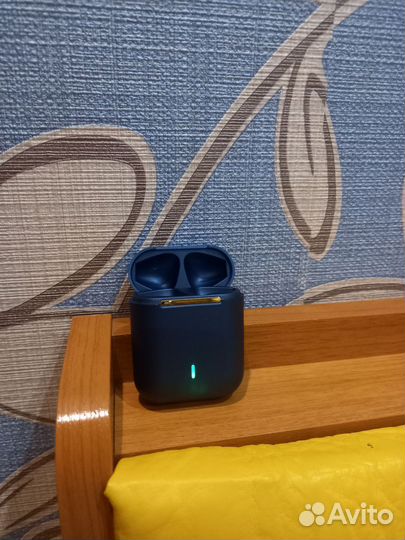 Кейс от наушников airpods