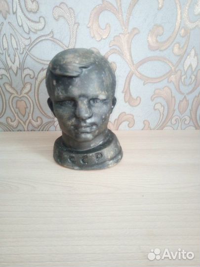 Бюст Гагарин