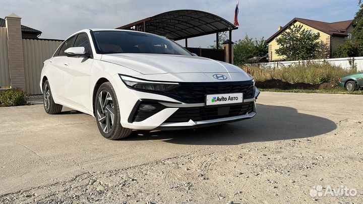 Hyundai Elantra 1.5 CVT, 2022, 1 300 км