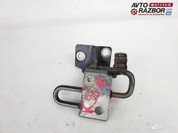 Петля двери VW Passat (B6) 2005-2010