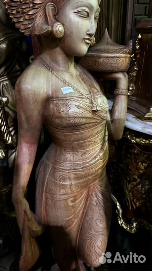 Скульптура. Статуя. Девушка. Антикварная мебель