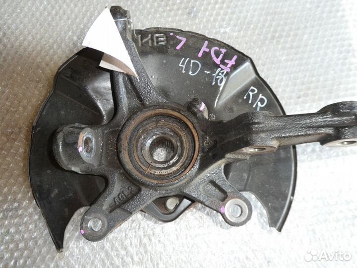 Кулак передний левый Honda Civic 4D 1.8 L