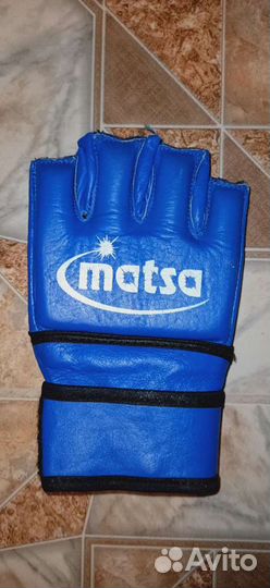 Спортивные перчатки