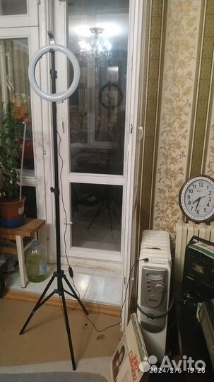 Кольцевая лампа со штативом и аккумулятором бу