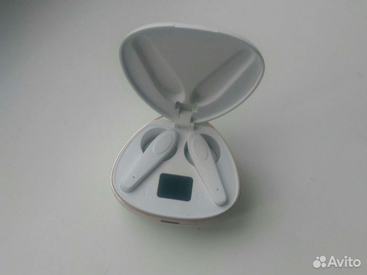 Беспроводные наушники в виде ракушки