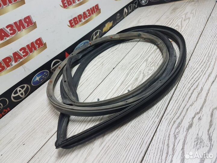 Уплотнитель двери передний левый Kia Rio DC 2001