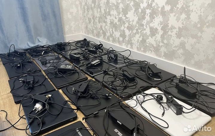 Ноутбуки с витрин и закрытых магазинов