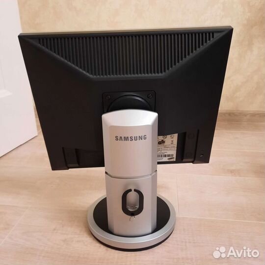 Монитор Samsung