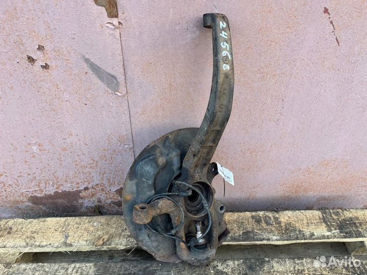 Передняя ступица, поворотный кулак правая Mercedes