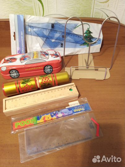 Канцелярские принадлежности для школьника