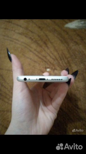 Телефон iPhone 6s