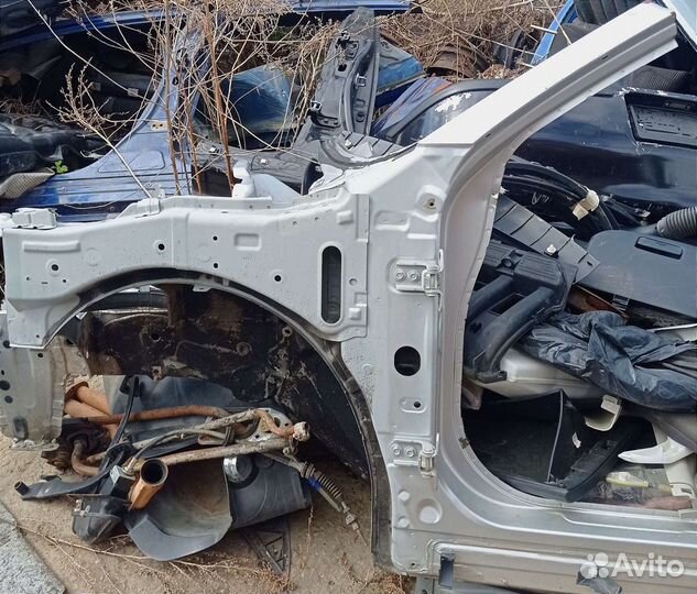 Левая передняя четверть Ниссан Альмера G15