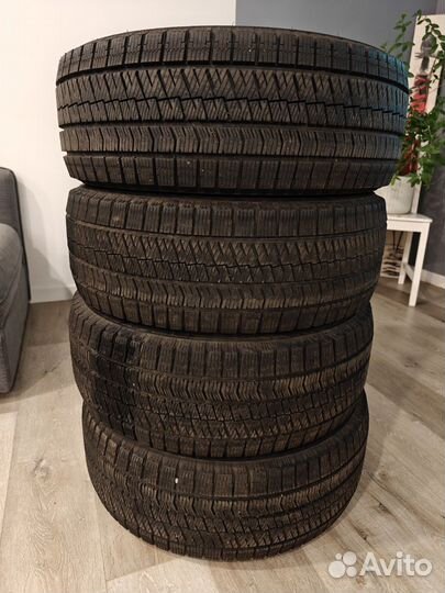 Bridgestone Blizzak Ice 215/55 R17 98T