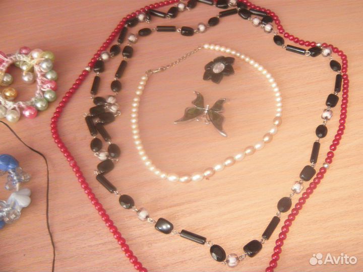 Колье,броши,браслеты, бусы