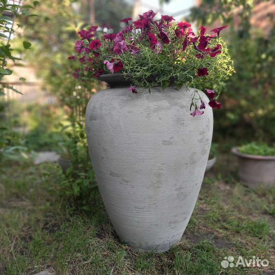 Бетонная ваза для цветов и декора. Бетонный вазон