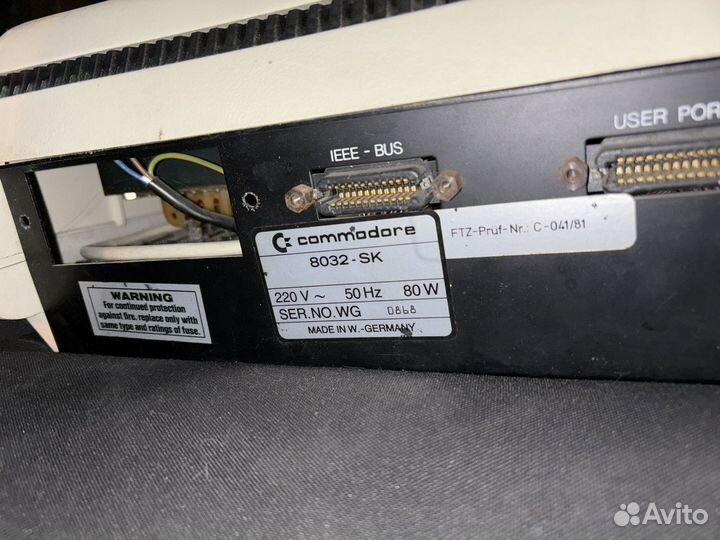 Винтажный компьютер commodore 8032-sk