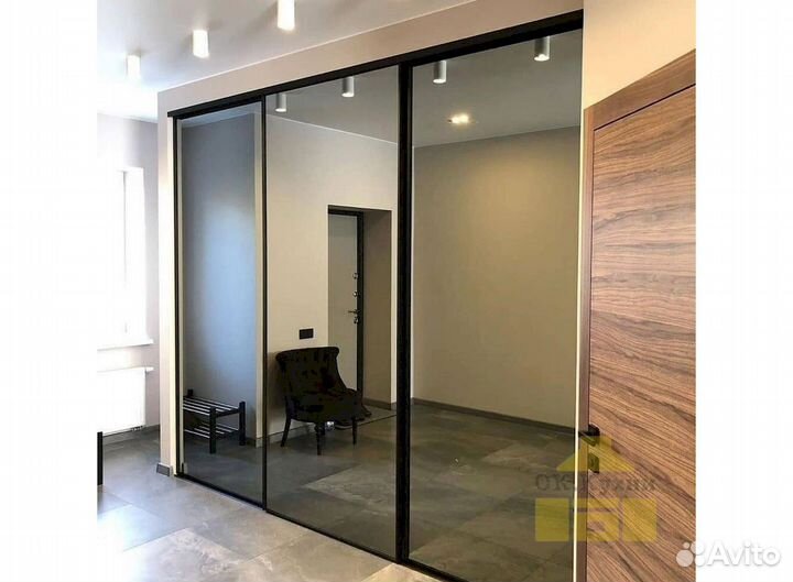 Книжный шкаф