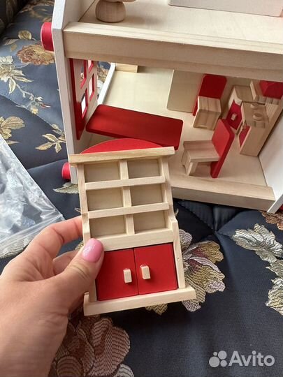Деревянный домик для кукол