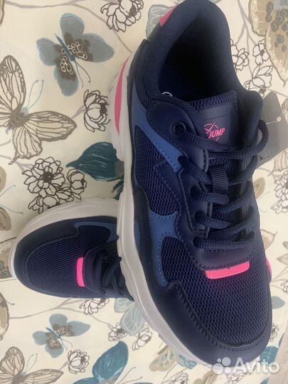 Кроссовки новые, 37р