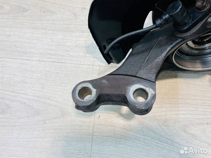 Кулак поворотный передний правый Toyota Camry 40