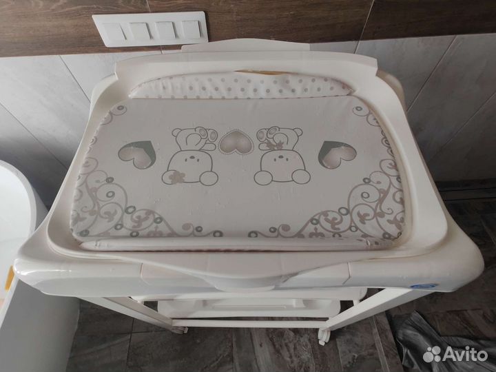 Детская ванночка с пеленальным столиком