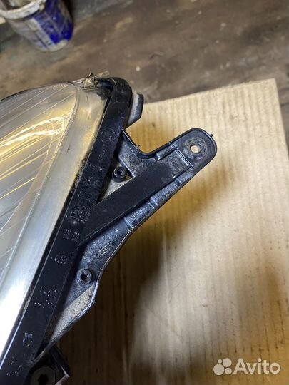 Передняя правая фара на оpel Astra h