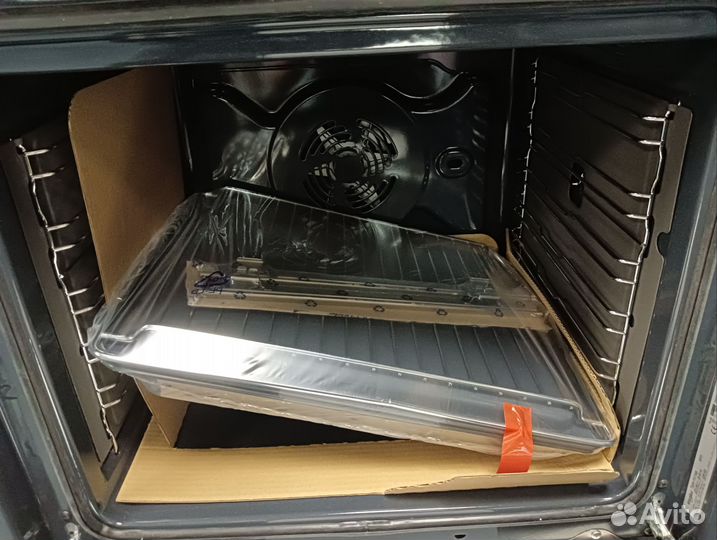 Абсолютно новый на гарантии духовой шкаф