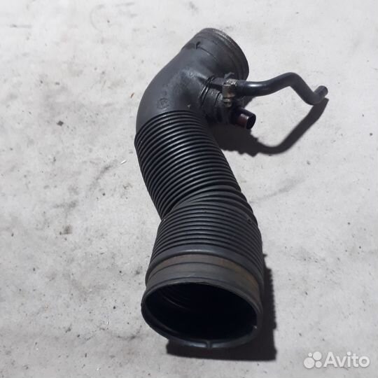 Воздушный патрубок 1,6 AKL VW Гольф 4 Октавия А4