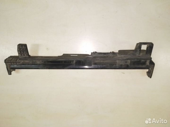 Кронштейн рамки радиатора Mercedes W204 W212