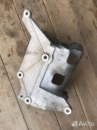 Кронштейн привода Nissan MR20DE