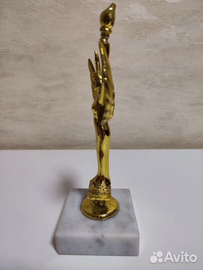 Статуэтка кубок подарочный 