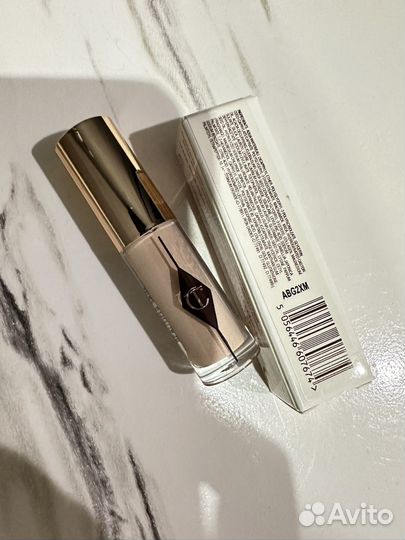 Консилер CharlotteTilbury ton 4 fair pale