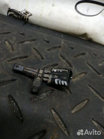 Датчик abs передний правый Volkswagen Tiguan CTH