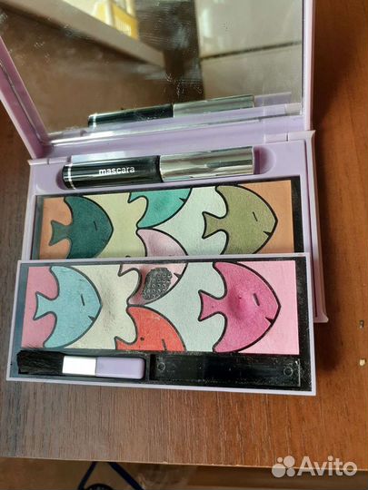 Тени для век