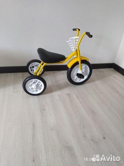 Детский трехколесный велосипед новый