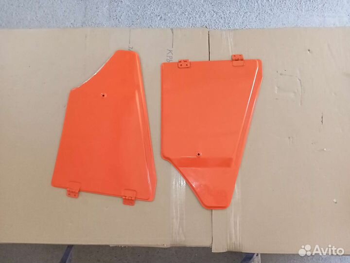 Панель мотоотсека откидная нового образца (уши)