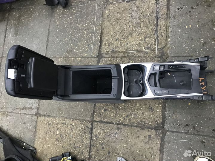 Подлокотник Cadillac SRX II 09-16