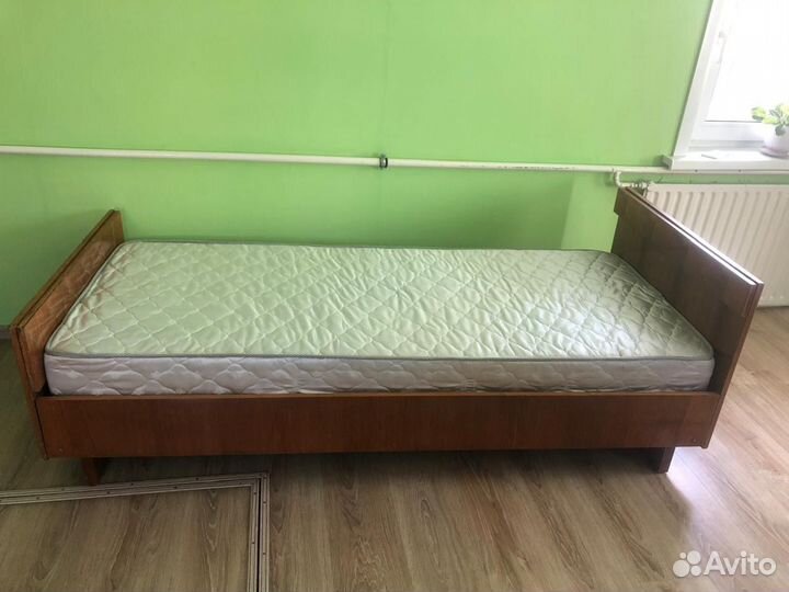 Кровать