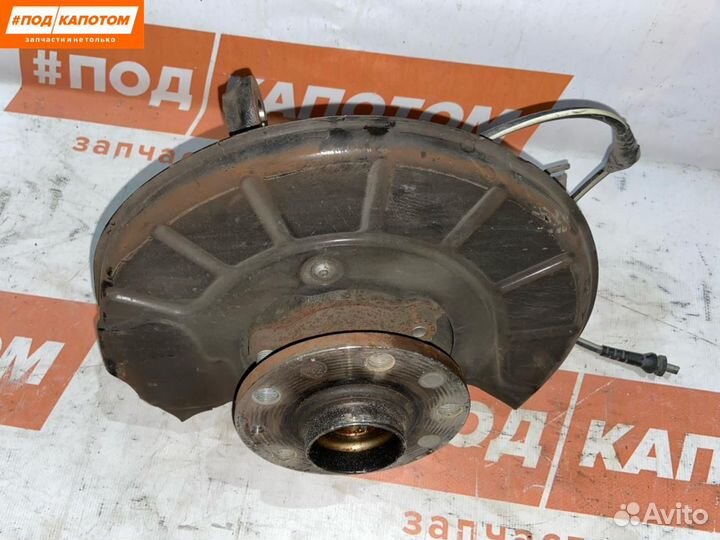 Кулак передний правый Volkswagen Golf 6 2010