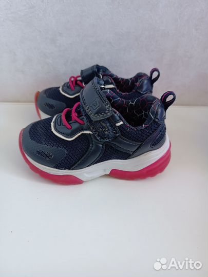 Кроссовки для девочки