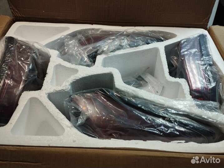 Фонари задние Toyota CH-R комплект