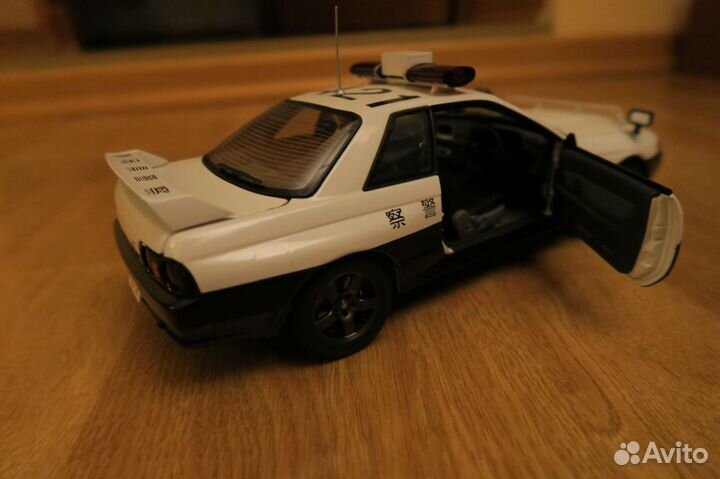 Kyosho 1:18 полицейский автомобиль