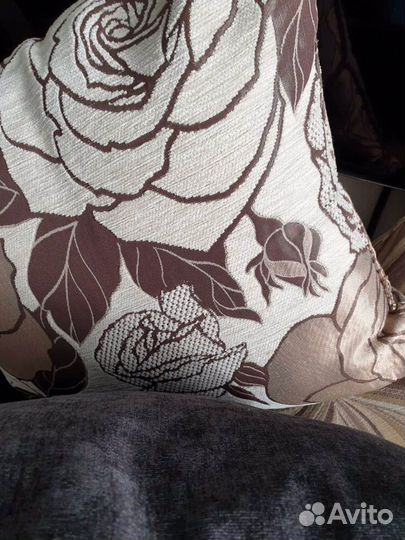 Декоративные диванные подушки