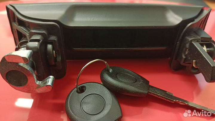 Ручка сдвижной двери VW T4 с замком и ключ (новая)