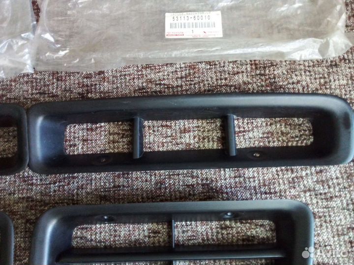 Решетка в бампер оригинал TLC 80