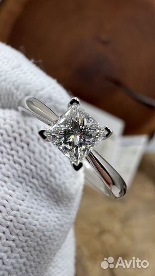 Помолвочное кольцо с бриллиантом 0.42 карат