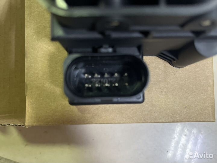 Блок клапанов пневмо подвески GL164 GL166 W22 W221