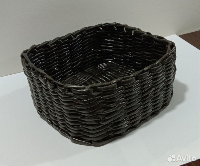 Корзина из газетной лозы