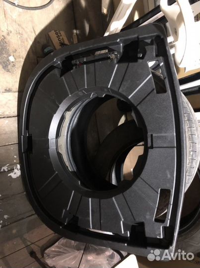 Крышка запасного колеса Toyota Camry 70